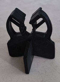 DISTANCER plastični vert. 25 mm